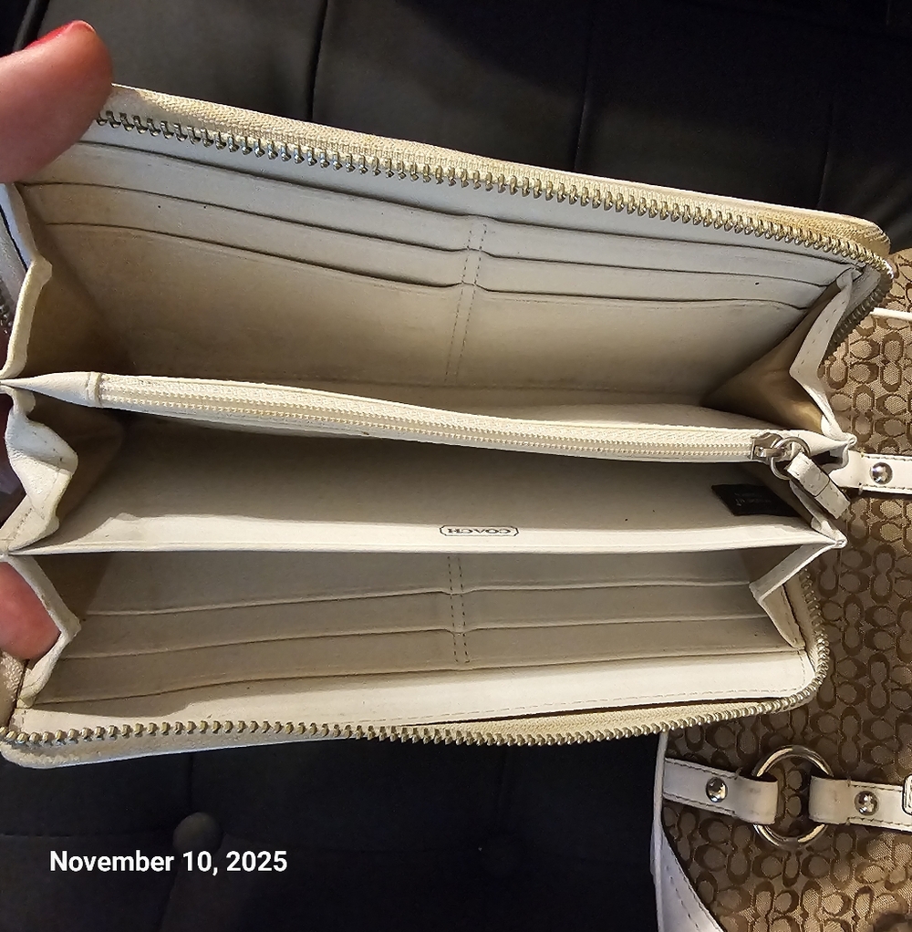 Coach Purse With Wallet - Picture 5 of 6